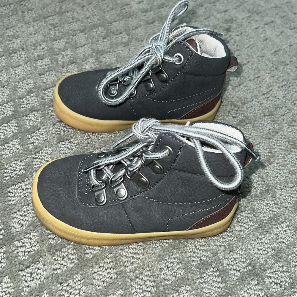 Baby Gap boots size 6